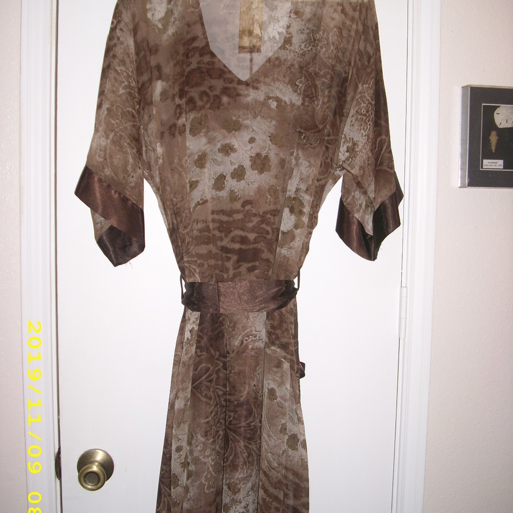 Gown with Robe - Picture 2 of 4